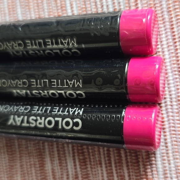 REVLON BRAND WOMENS COLORSTAY MATTE LITE LIP CRAYON BUNDLE OF 3 - Picture 8 of 9